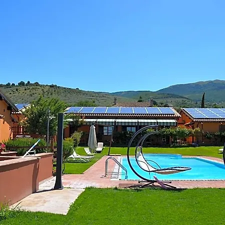 Il Borgo Dell'ulivo מלון טרווי