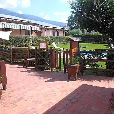 Il Borgo Dell'ulivo מלון טרווי