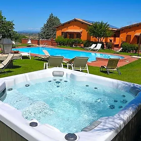 Il Borgo Dell'ulivo מלון טרווי