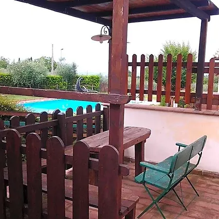 Il Borgo Dell'ulivo 3* טרווי